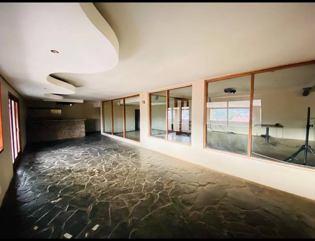 243M² BUSINESS FOR SALE IN KANYAMAZANE